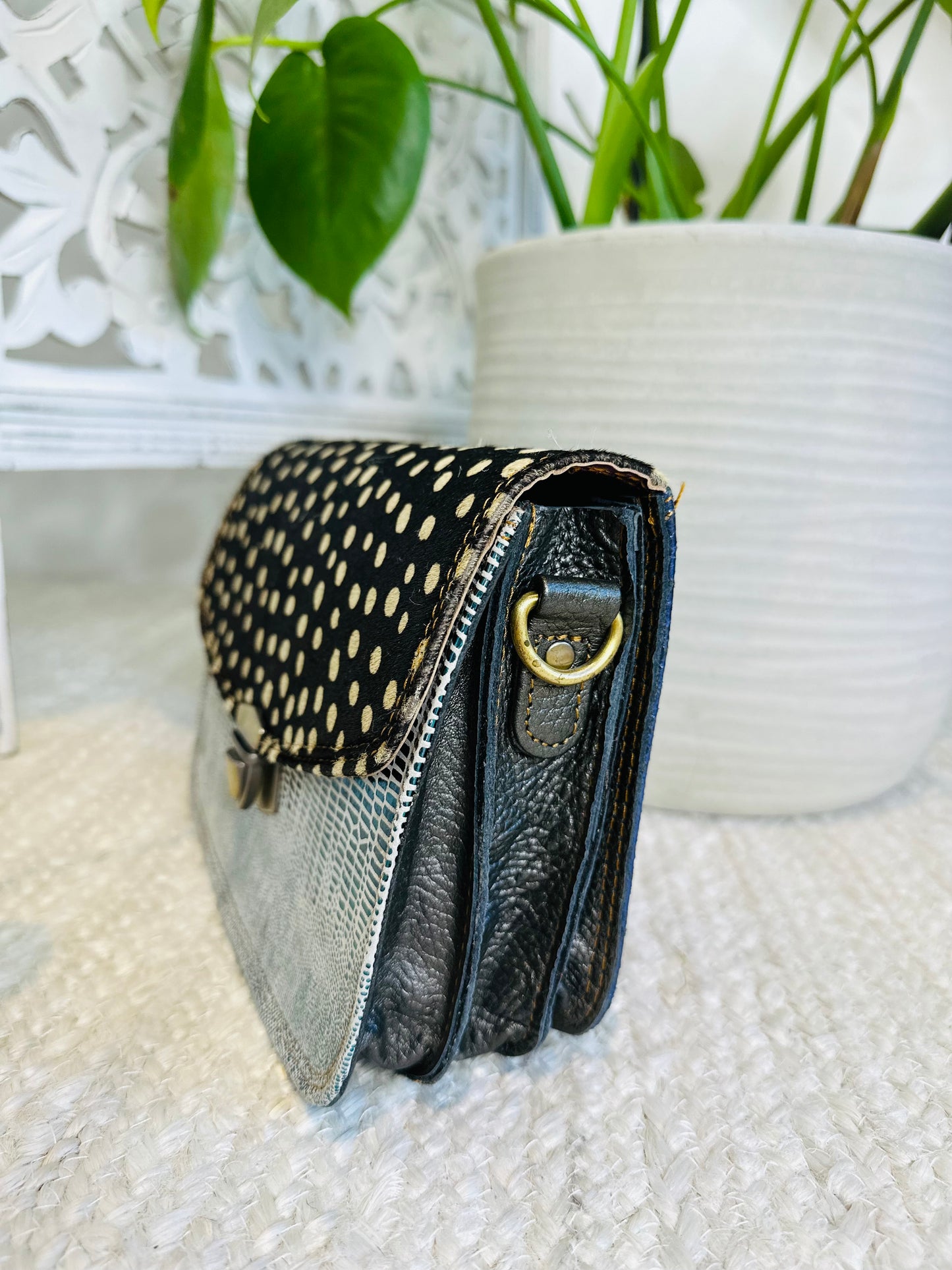 White Spotted / Metallic Turquoise Snake Vintage clutch